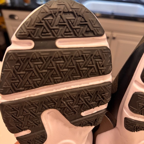 Nike Legend Essential 2 Men’s Athletic Running Sneakers Sz 12 Khaki NEW! - Picture 7 of 13